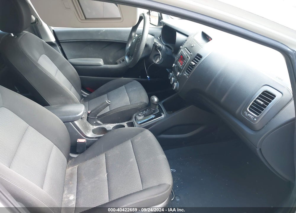 2018 KIA FORTE LX VIN: 3KPFK4A76JE238340