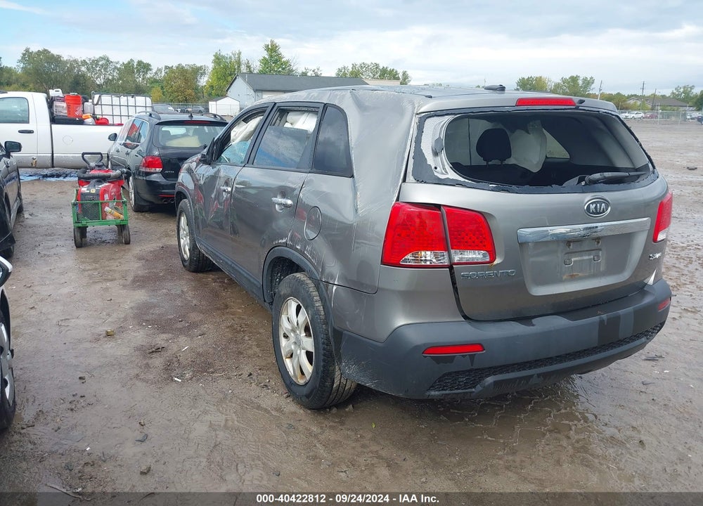 2011 KIA SORENTO LX VIN: 5XYKT3A10BG027172