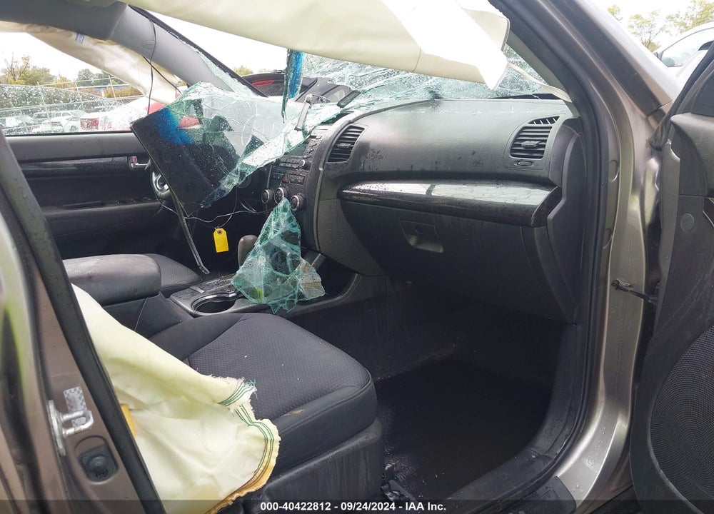 2011 KIA SORENTO LX VIN: 5XYKT3A10BG027172
