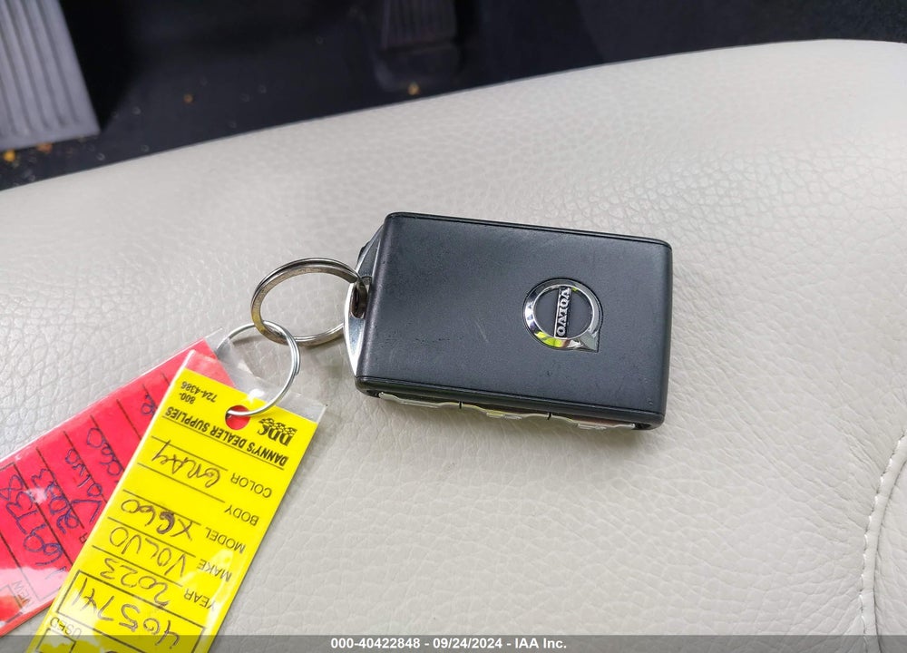 2023 VOLVO XC60 B5 PLUS BRIGHT THEME VIN: YV4L12RE6P1319201