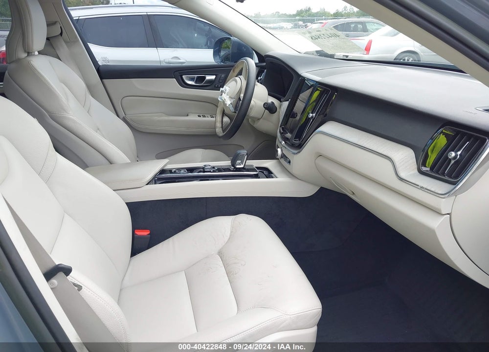 2023 VOLVO XC60 B5 PLUS BRIGHT THEME VIN: YV4L12RE6P1319201
