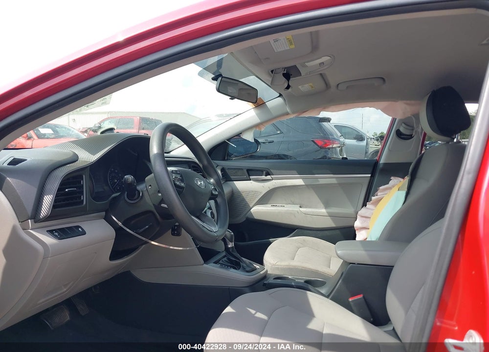 2019 HYUNDAI ELANTRA SE VIN: 5NPD74LF6KH477395