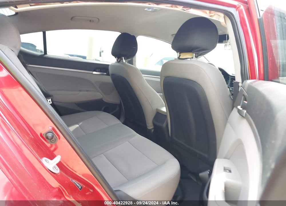 2019 HYUNDAI ELANTRA SE VIN: 5NPD74LF6KH477395
