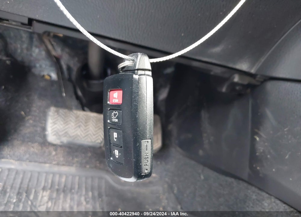 2018 TOYOTA RAV4 XLE VIN: JTMRFREV4JJ242395