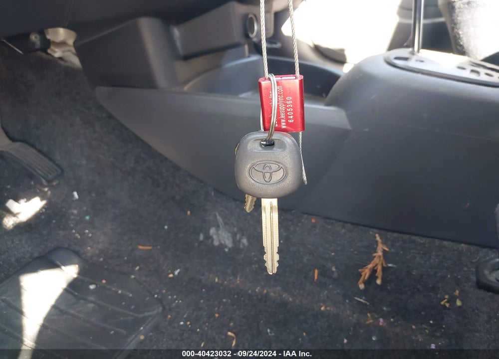 2010 TOYOTA YARIS VIN: JTDKT4K32A5284220
