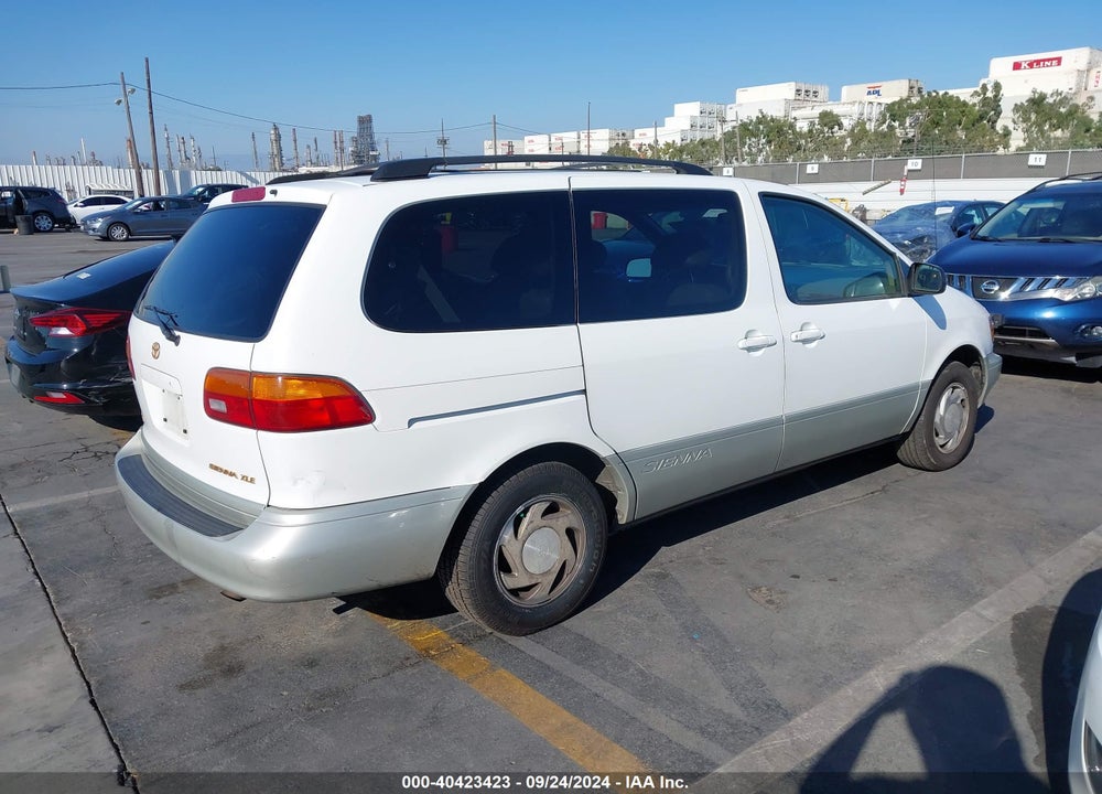 1999 TOYOTA SIENNA XLE VIN: 4T3ZF13C3XU097606