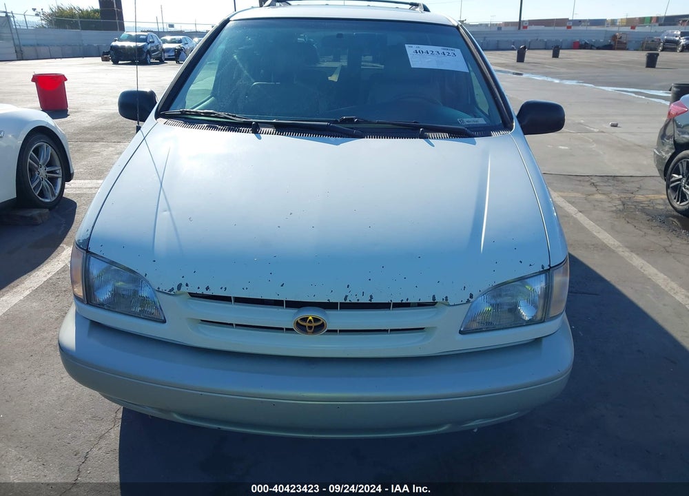 1999 TOYOTA SIENNA XLE VIN: 4T3ZF13C3XU097606