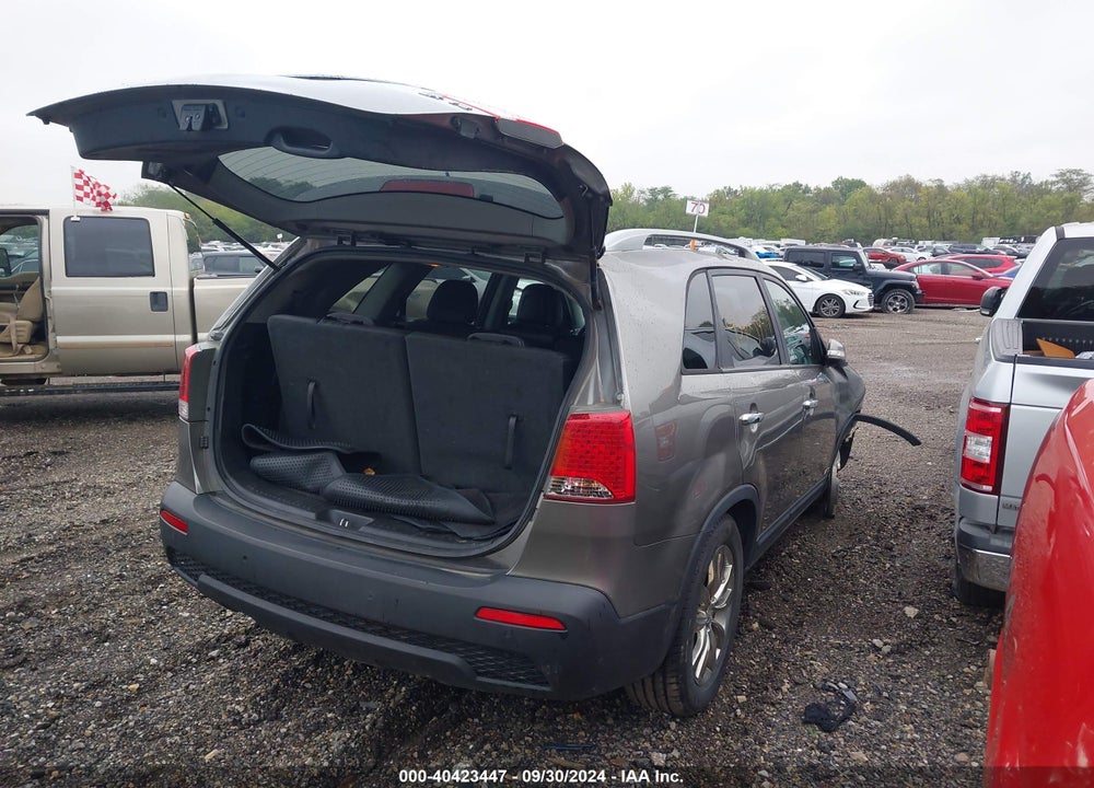 2011 KIA SORENTO EX V6 VIN: 5XYKUDA21BG060774