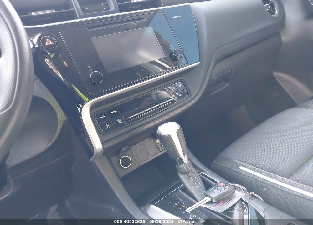 2017 TOYOTA COROLLA LE VIN: 5YFBURHE8HP606875