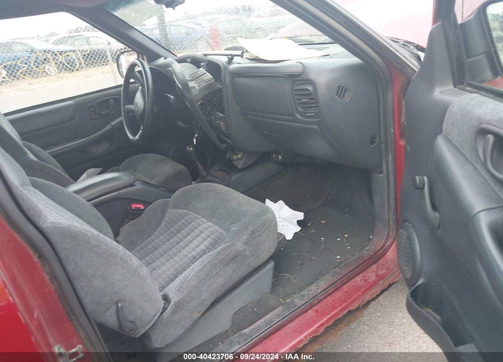 2000 CHEVROLET S-10 LS VIN: 1GCCS1948YK153583