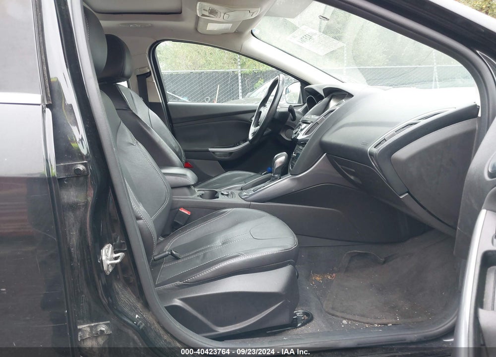 2014 FORD FOCUS TITANIUM VIN: 1FADP3J22EL236983