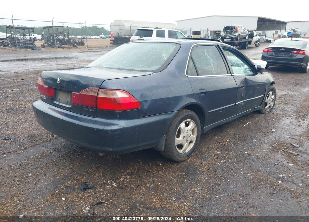 2000 HONDA ACCORD EX VIN: 1HGCG5658YA113758
