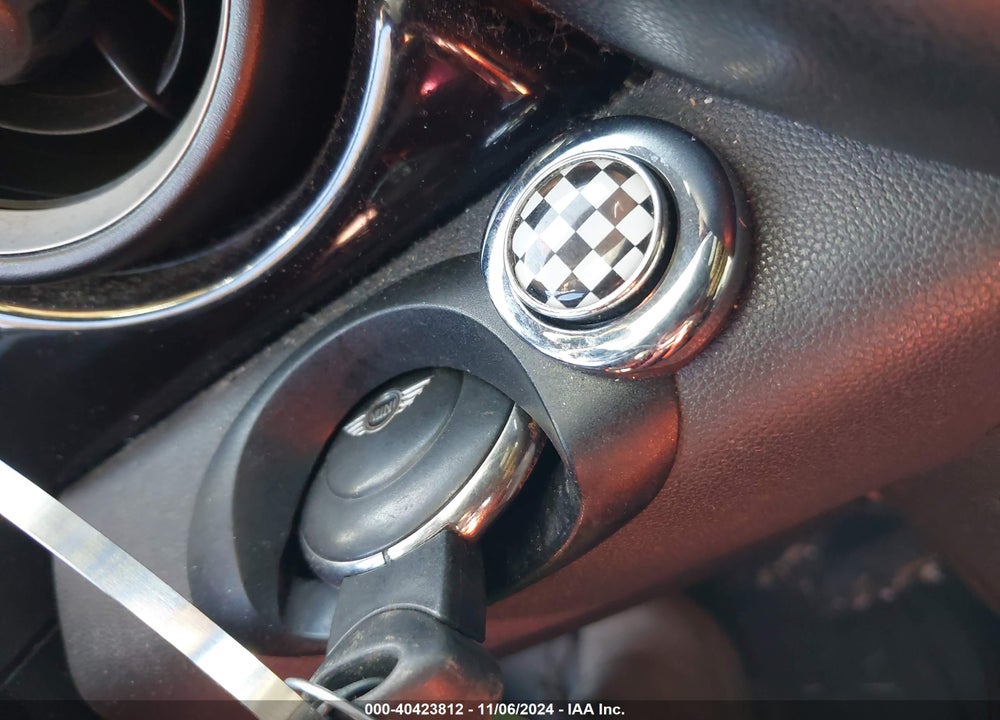 2011 MINI COOPER S VIN: WMWSV3C56BTY13988