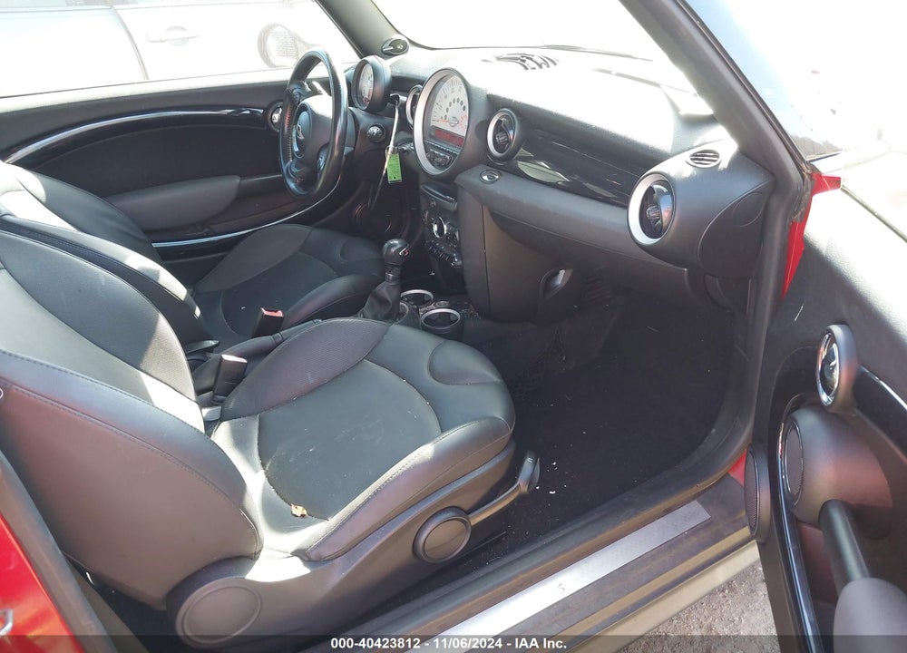 2011 MINI COOPER S VIN: WMWSV3C56BTY13988