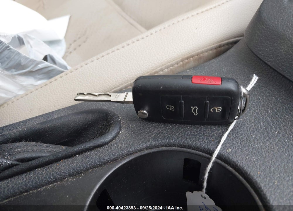 2013 VOLKSWAGEN JETTA 2.5L SE VIN: 3VWDP7AJ0DM438899