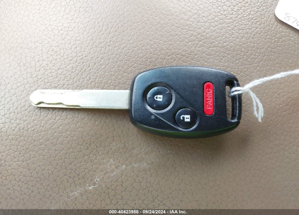 2006 HONDA PILOT EX-L VIN: 5FNYF18556B008306