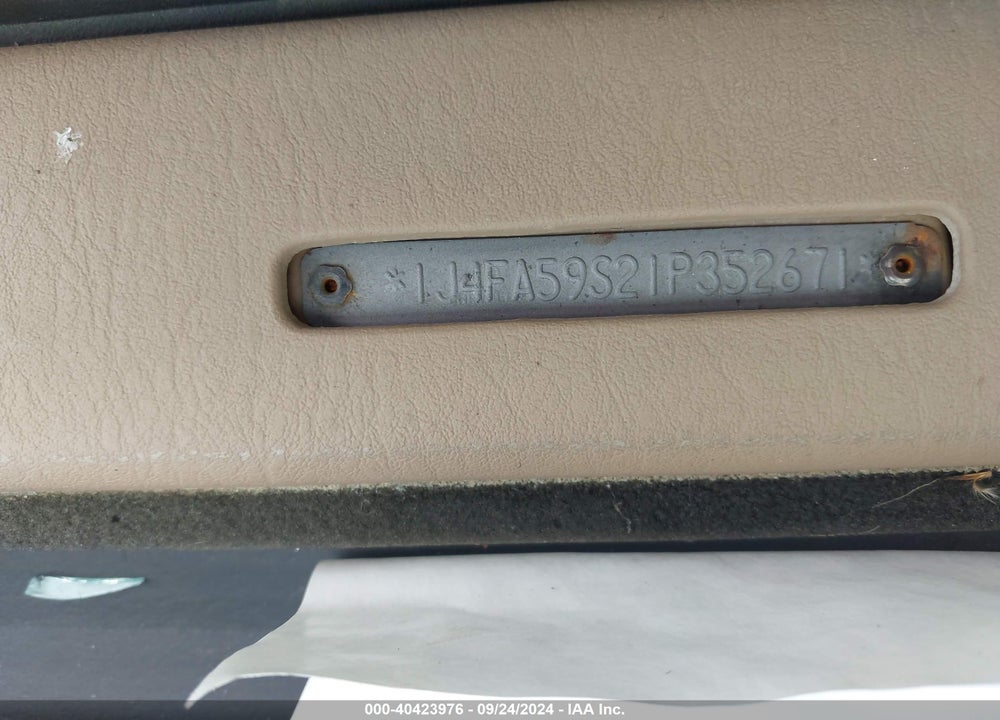 2001 JEEP WRANGLER SAHARA VIN: 1J4FA59S21P352671