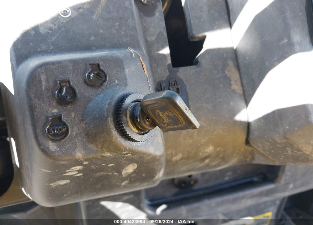 2019 JOHN DEERE XUV835M GATOR VIN: 1M0865MDHKM020007