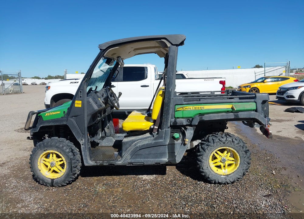 2019 JOHN DEERE XUV835M GATOR VIN: 1M0865MDHKM020007