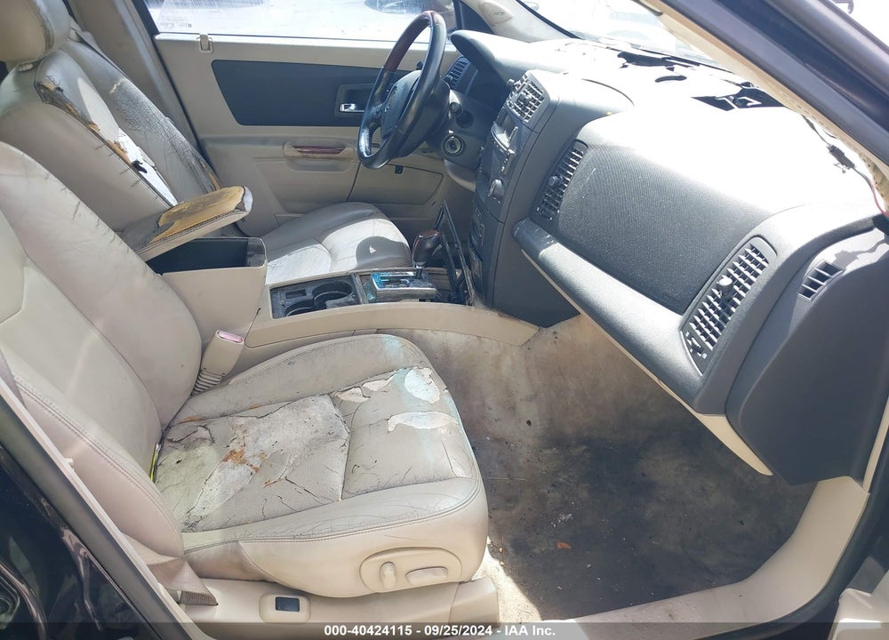 2005 CADILLAC SRX V6 VIN: 1GYEE637950231869