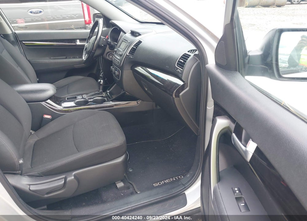 2014 KIA SORENTO LX VIN: 5XYKTDA6XEG516734