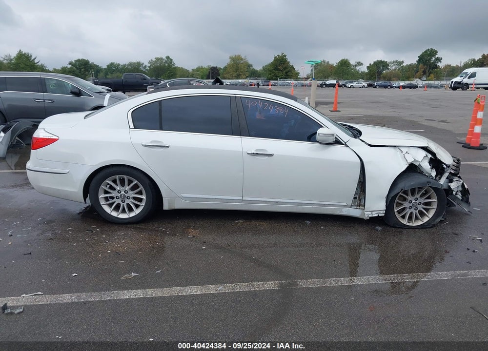 2011 HYUNDAI GENESIS VIN: KMHGC4DE7BU136152