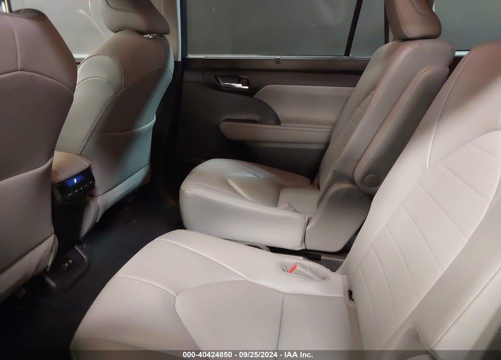 2020 TOYOTA HIGHLANDER XLE VIN: 5TDGZRBH8LS010711