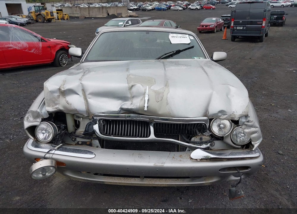 1998 JAGUAR XJ8 VIN: SAJHX1241WC852516