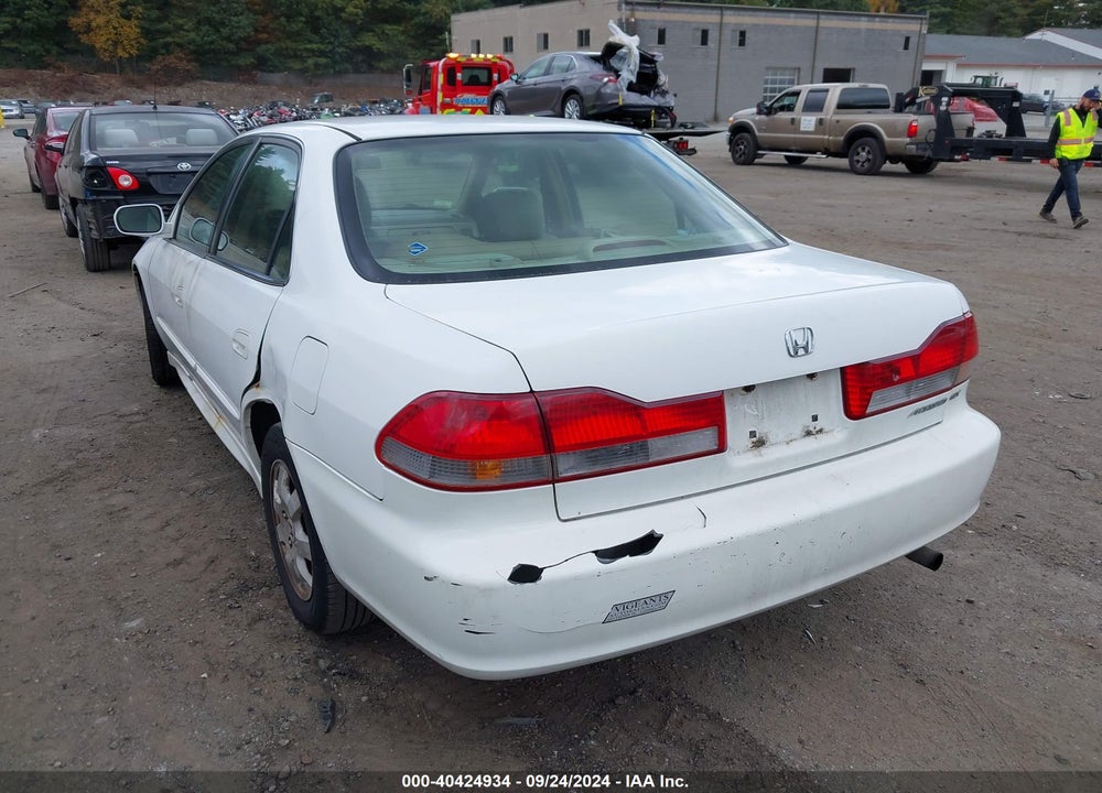 2002 HONDA ACCORD 2.3 EX/2.3 SE VIN: 1HGCG66802A136653