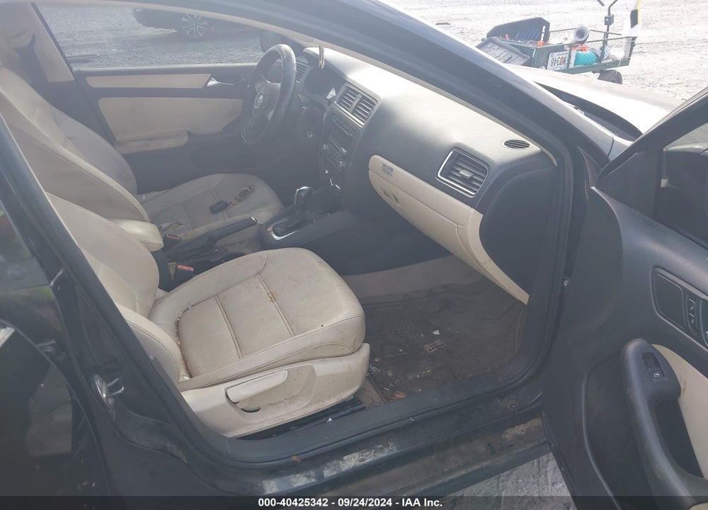 2011 VOLKSWAGEN JETTA 2.5L SE VIN: 3VWDX7AJ0BM056255