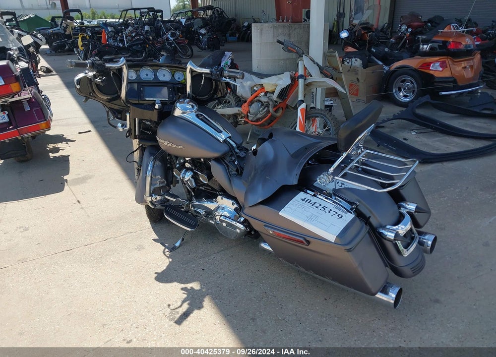 2017 HARLEY-DAVIDSON FLHXS STREET GLIDE SPECIAL VIN: 1HD1KRC1XHB607013
