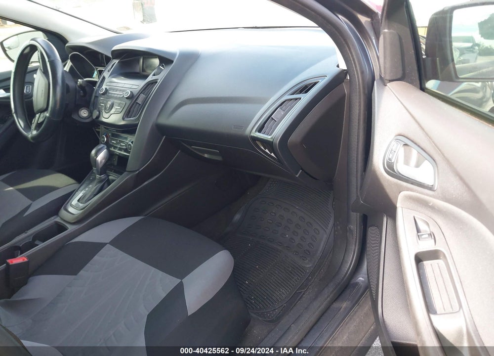 2018 FORD FOCUS SE VIN: 1FADP3FE8JL238301
