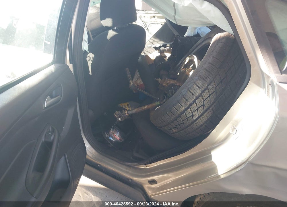 2015 FORD FOCUS SE VIN: 1FADP3F21FL268270