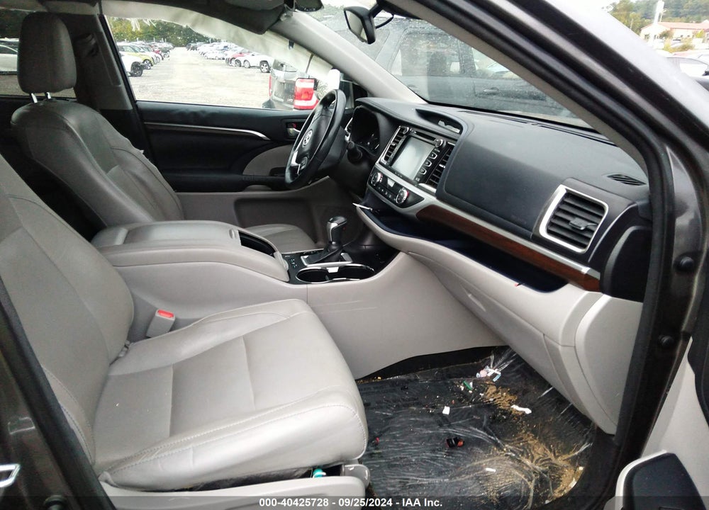 2016 TOYOTA HIGHLANDER LIMITED PLATINUM V6 VIN: 5TDDKRFHXGS232156