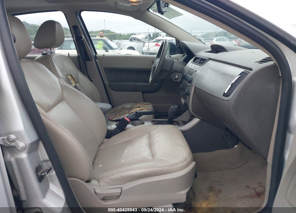 2010 FORD FOCUS SES VIN: 1FAHP3GN0AW181400