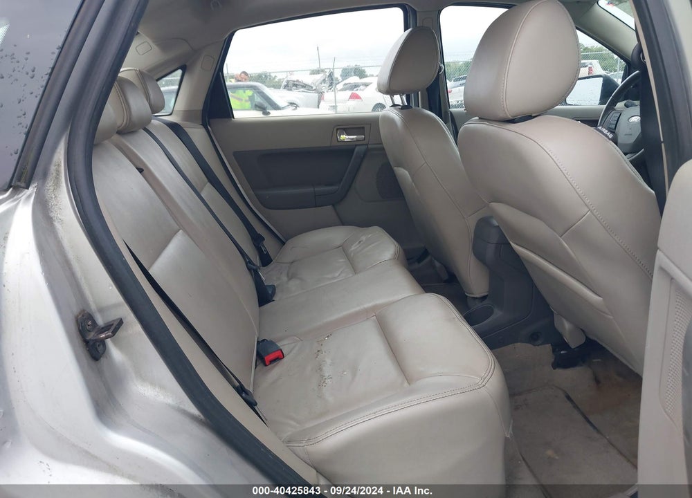 2010 FORD FOCUS SES VIN: 1FAHP3GN0AW181400