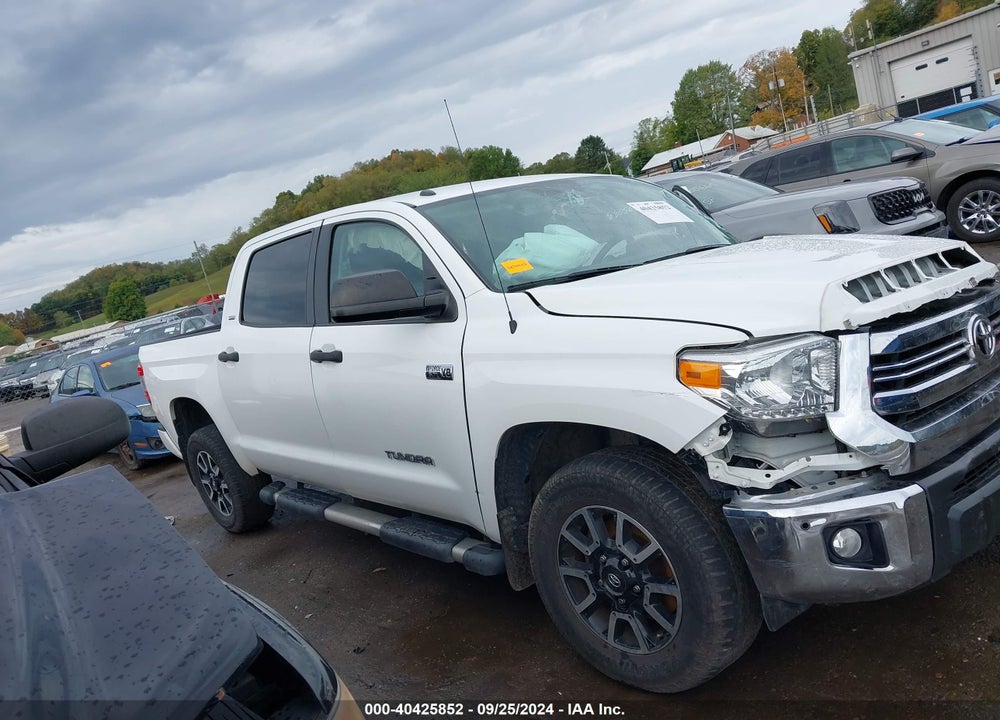 2017 TOYOTA TUNDRA SR5 5.7L V8 VIN: 5TFDY5F15HX584681