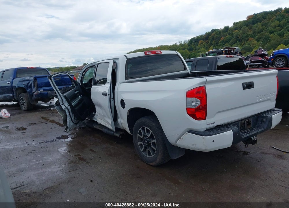 2017 TOYOTA TUNDRA SR5 5.7L V8 VIN: 5TFDY5F15HX584681