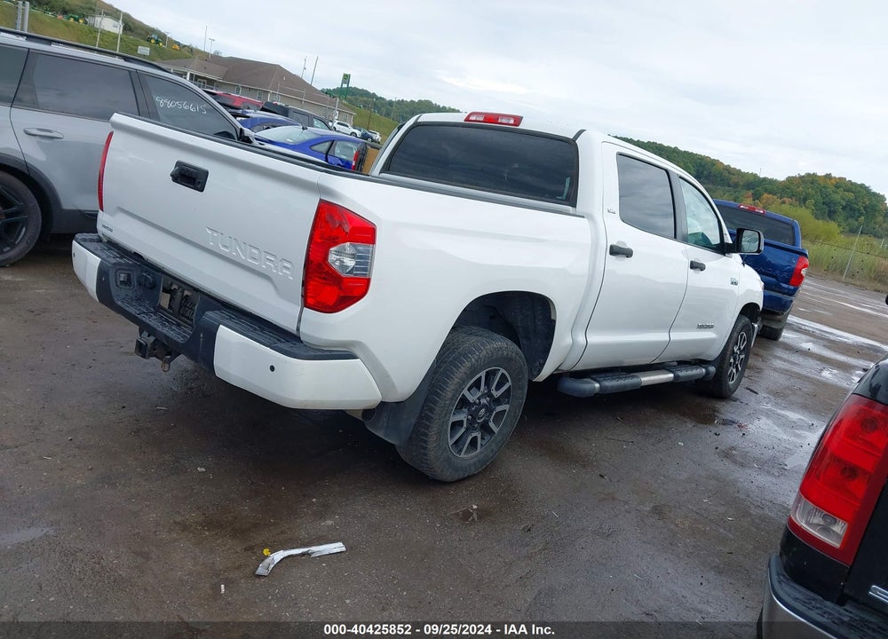 2017 TOYOTA TUNDRA SR5 5.7L V8 VIN: 5TFDY5F15HX584681
