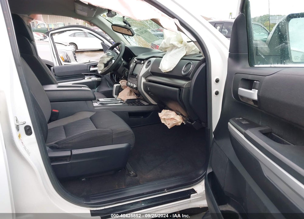 2017 TOYOTA TUNDRA SR5 5.7L V8 VIN: 5TFDY5F15HX584681