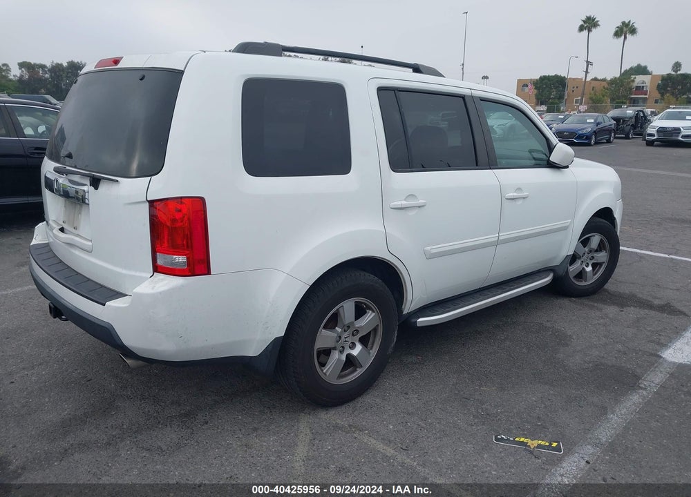 2011 HONDA PILOT EX-L VIN: 5FNYF3H55BB016556
