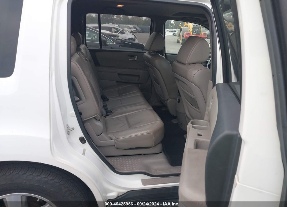 2011 HONDA PILOT EX-L VIN: 5FNYF3H55BB016556