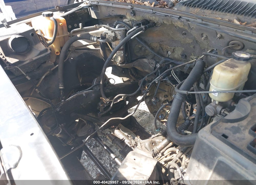2001 CHEVROLET TAHOE LT VIN: 1GNEK13TX1J126185