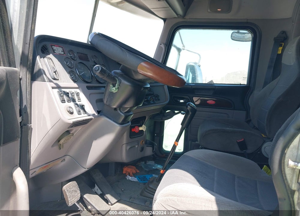 2014 PETERBILT 386 VIN: 1XPHD49X0ED240372