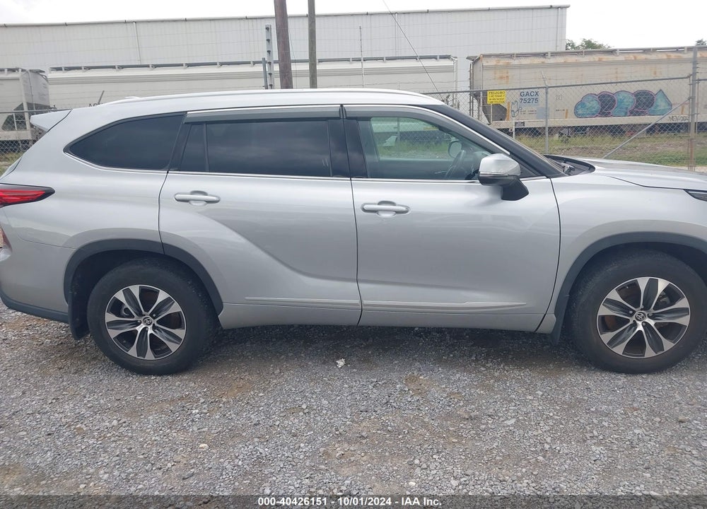 2021 TOYOTA HIGHLANDER XLE VIN: 5TDHZRBH2MS071865