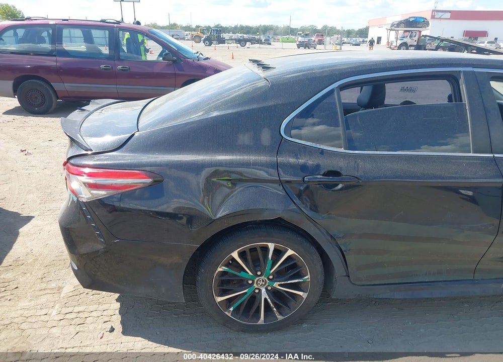 2018 TOYOTA CAMRY SE VIN: JTNB11HKXJ3049221