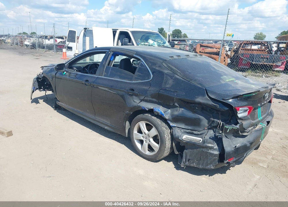 2018 TOYOTA CAMRY SE VIN: JTNB11HKXJ3049221