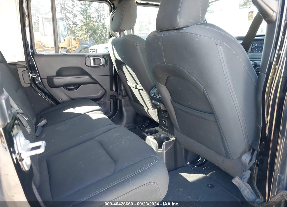 2019 JEEP WRANGLER UNLIMITED SAHARA 4X4 VIN: 1C4HJXEG2KW527746