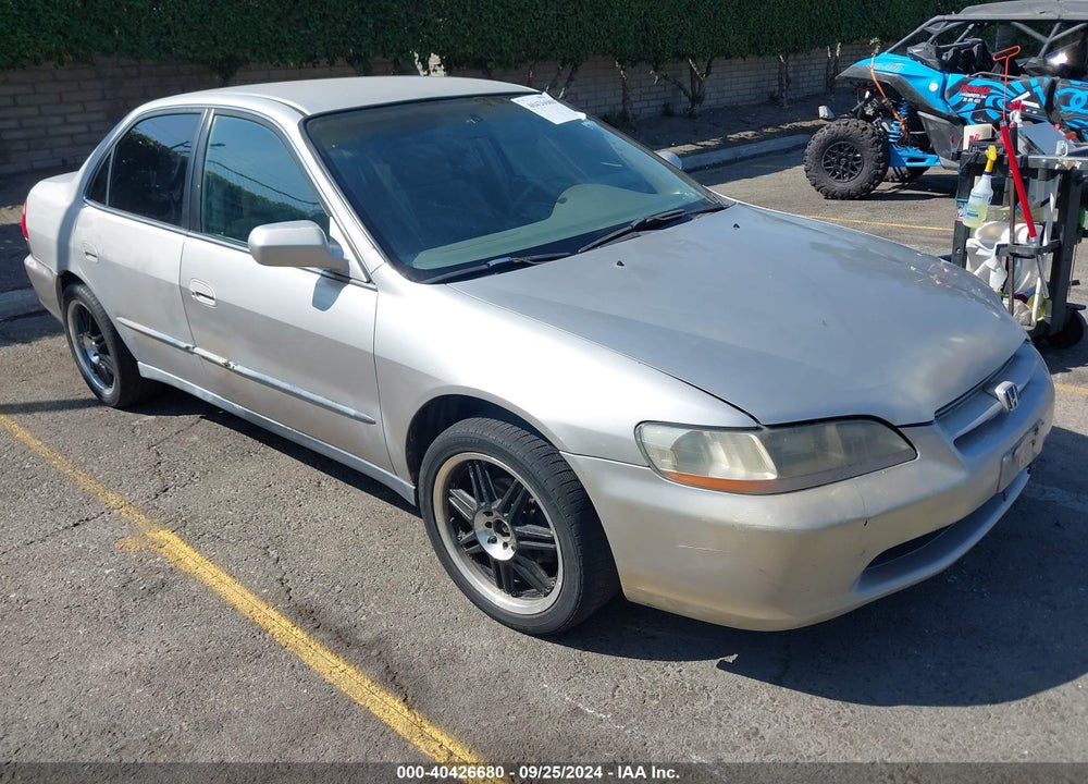 1998 HONDA ACCORD LX VIN: 1HGCG5649WA002074