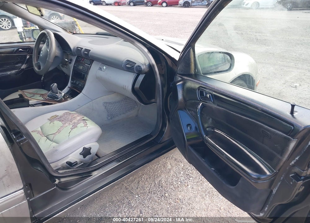 2004 MERCEDES-BENZ C 240 VIN: WDBRF61J14E017493